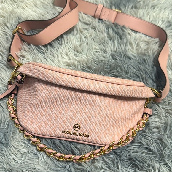 MICHAEL Michael Kors Handbags - Michael Kors Sling Pack